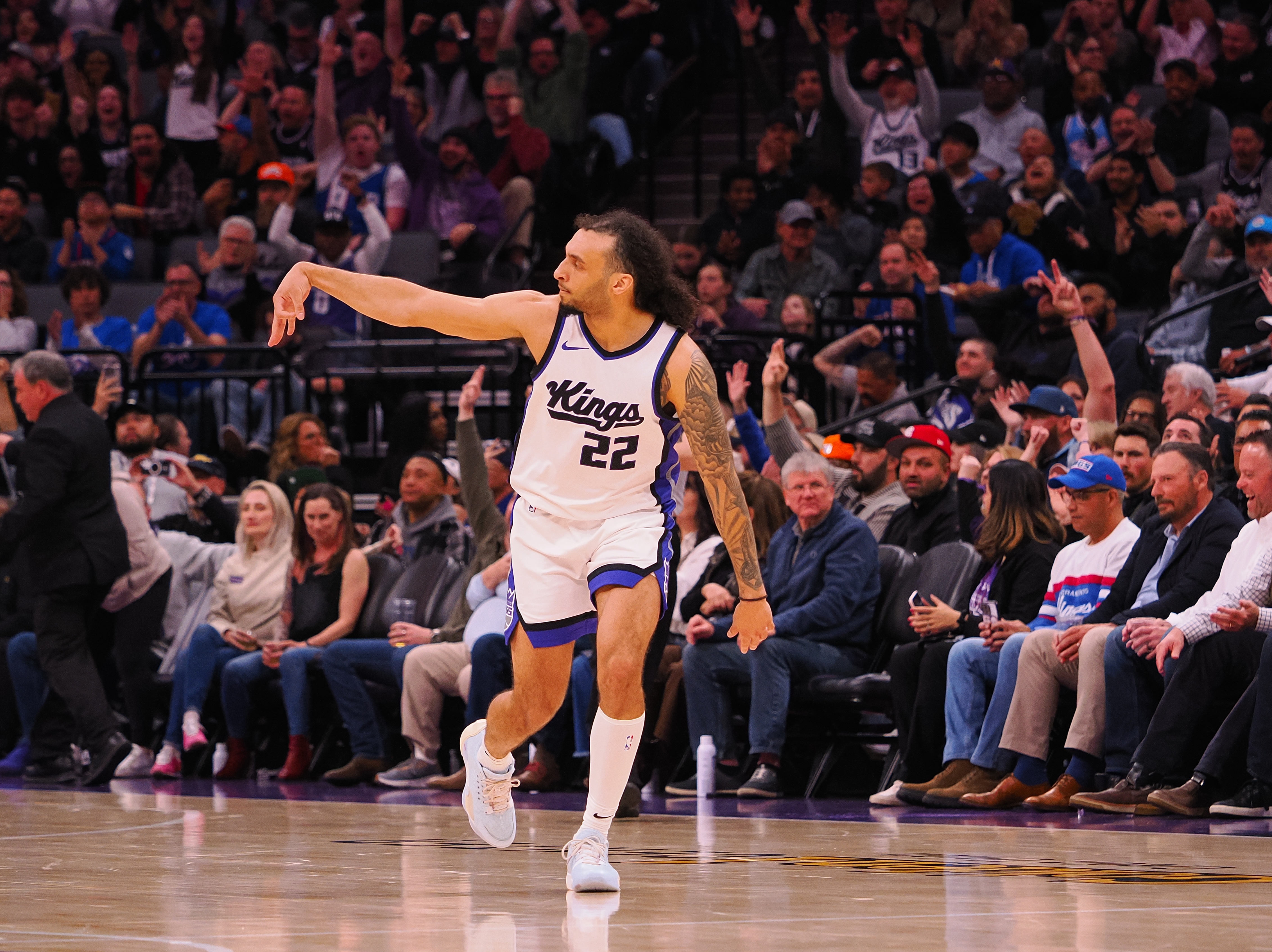 欧冠决赛-美记：相比于交易蒙克 国王更可能交易德文-卡特以签下威少